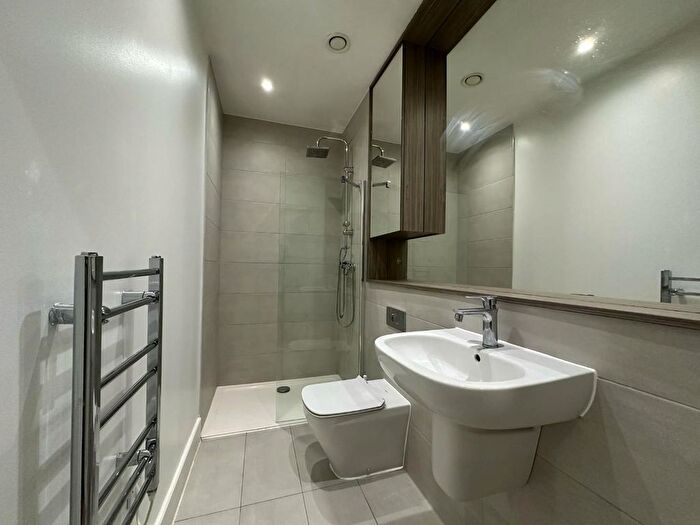 1 Bedroom Flat To Rent In Mondial Way, Hayes, UB3