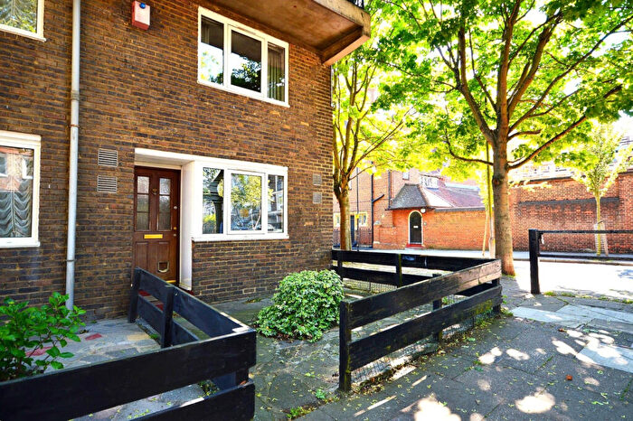2 Bedroom Maisonette To Rent In Landon Walk, Tower Hamlets, E14