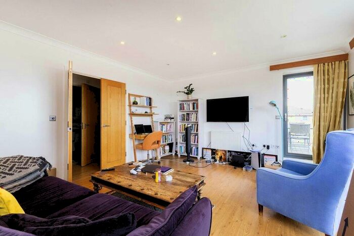 2 Bedroom Flat To Rent In Canal Boulevard, Camden, NW1