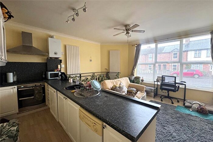 1 Bedroom Flat For Sale In Queens Road, Farnborough, Hampshire, GU14