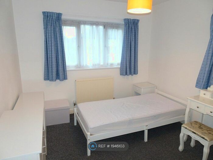 1 Bedroom Flat To Rent In Kenton Avenue, Manchester, M18