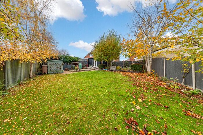 3 Bedroom Semi Detached House For Sale In Field End Close, Luton, Bedfordshire, LU2