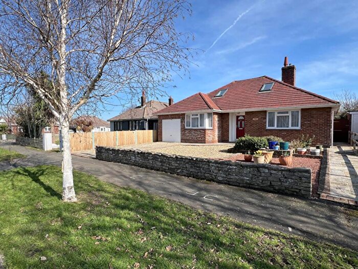 4 Bedroom Chalet For Sale In Keysworth Avenue, Barton On Sea, New Milton, Hampshire., BH25