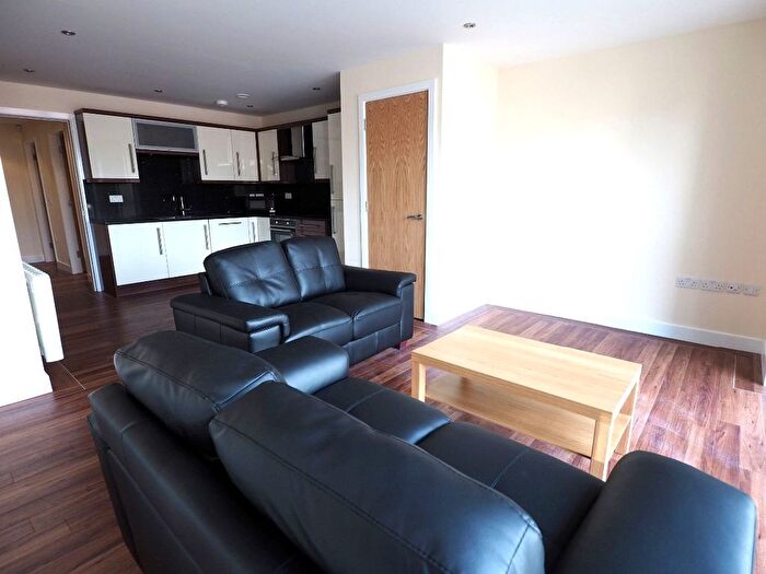 3 Bedroom Flat To Rent In Fitzwilliam Street, Sheffield, S1