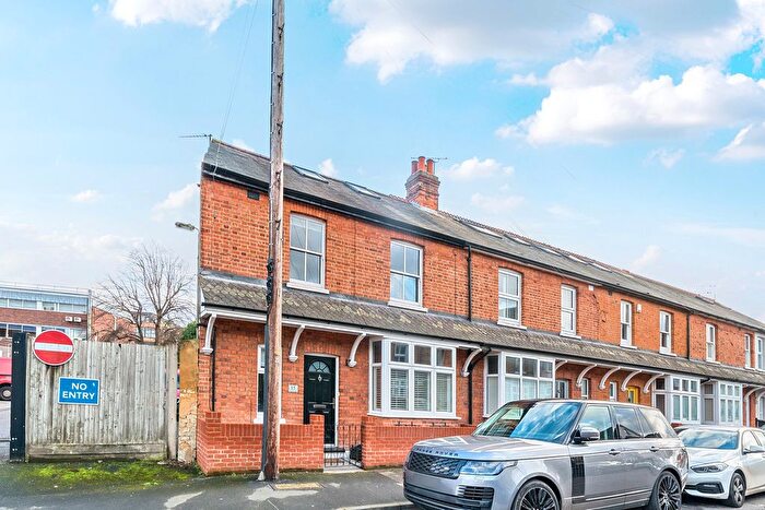 3 Bedroom End Of Terrace House For Sale In Elmgrove Road, Weybridge, KT13