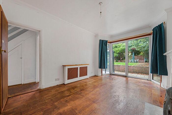 4 Bedroom Semi Detached House To Rent In Plum Lane, Plumstead, London, SE18