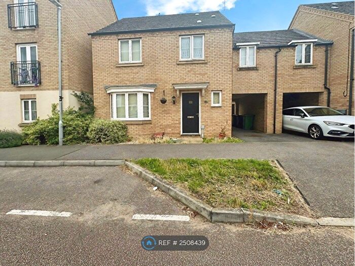 4 Bedroom Detached House To Rent In Woolpack Grange, Oakridge Park, Milton Keynes, MK14