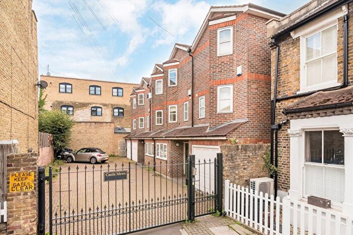 3 Bedroom Property For Sale In Castle Mews, Tooting, SW17