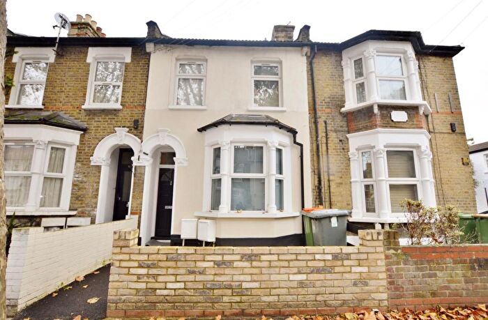 2 Bedroom Flat For Sale In New City Road, London, E13