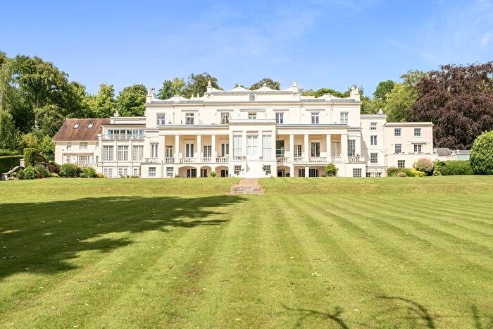 3 Bedroom Flat For Sale In Loudwater Drive, Loudwater, Rickmansworth, Herts, WD3