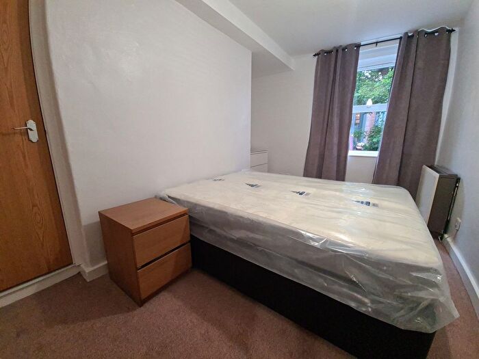 1 Bedroom Flat To Rent In Moorhouse -Moorland Road, Leeds, LS6
