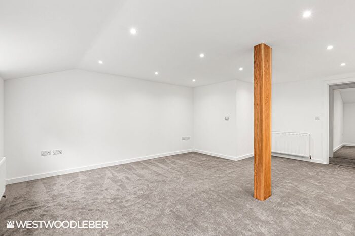 2 Bedroom Barn Conversion To Rent In Mangrove Lane, Hertford, SG13