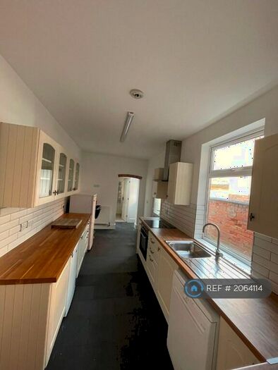 3 Bedroom Terraced House To Rent In Thurlow Road, Leicester, LE2