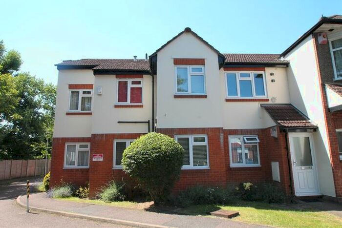 1 Bedroom Flat To Rent In Ecclesbourne Close, London, N13