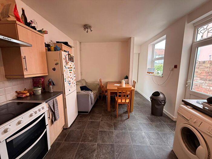 5 Bedroom House To Rent In Toronto Road, BS7