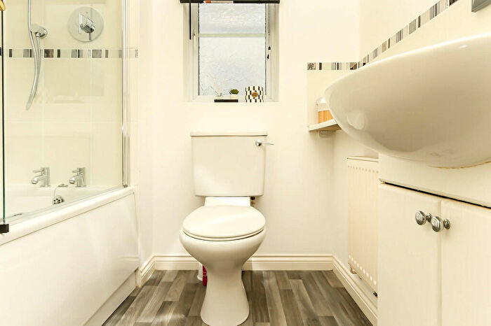 2 Bedroom End Of Terrace House For Sale In Abbots Close, Kettering, NN15