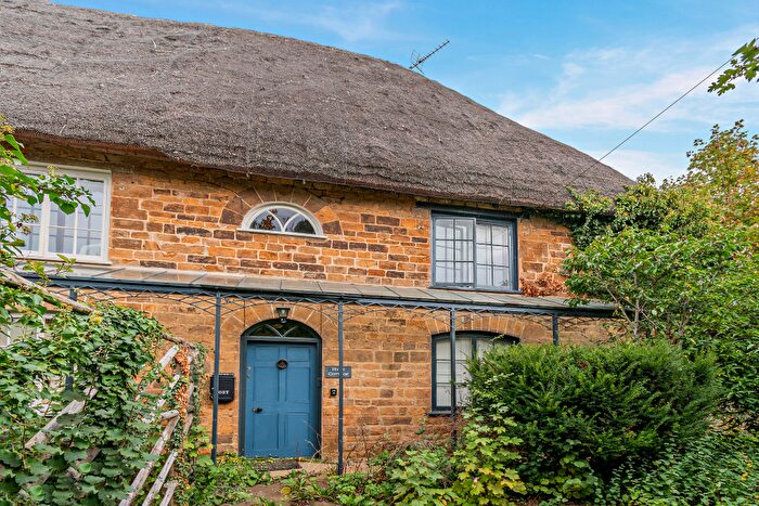 3 Bedroom Semi-Detached House For Sale In Cumberford, OX15