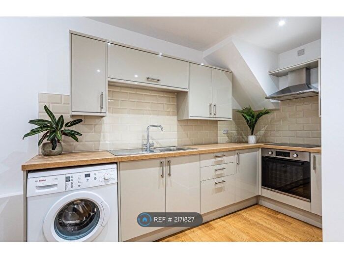 1 Bedroom Flat To Rent In Station Lane, Featherstone, Pontefract, WF7