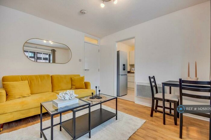 1 Bedroom Maisonette To Rent In Belvawney Close, Chelmsford, CM1