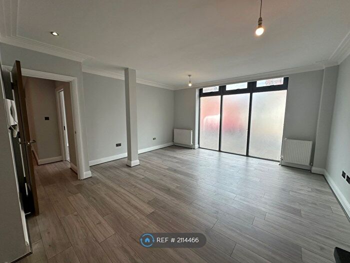 2 Bedroom Flat To Rent In Lewisham Road, London, SE13