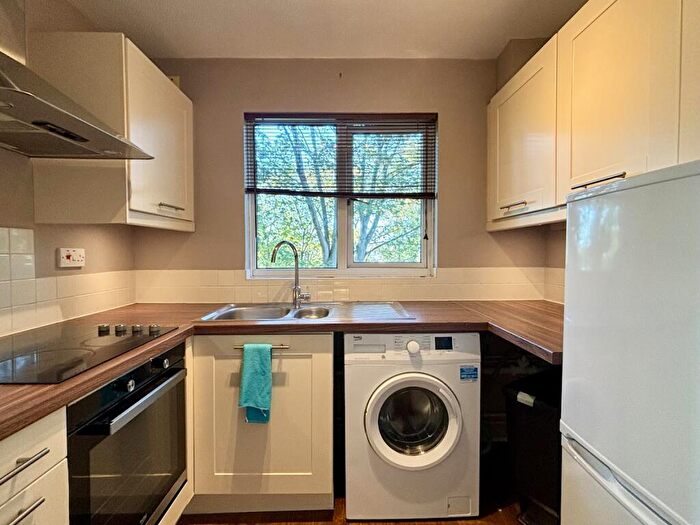 1 Bedroom Maisonette To Rent In Bembridge, Netley Abbey, SO31