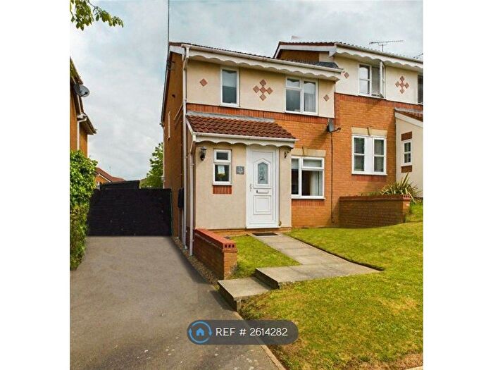 3 Bedroom Semi-Detached House To Rent In Carradale Close, Kettering, NN16