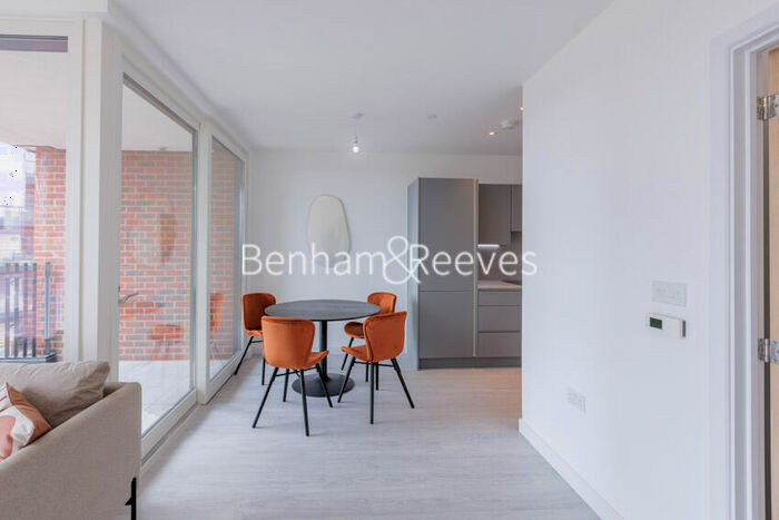 1 Bedroom Apartment To Rent In Shearwater Drive, Hendon, NW9