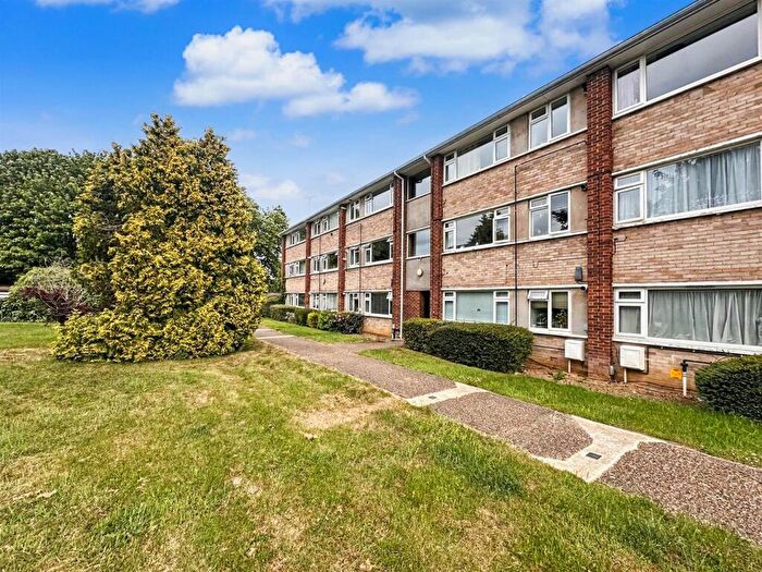 2 Bedroom Flat For Sale In Hughenden Road, St. Albans, AL4