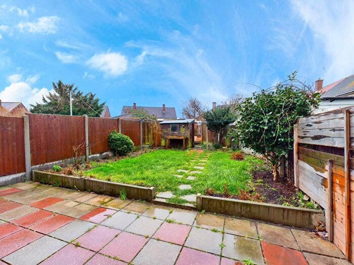 3 Bedroom Terraced House For Sale In Fullarton Crescent, South Ockendon, RM15