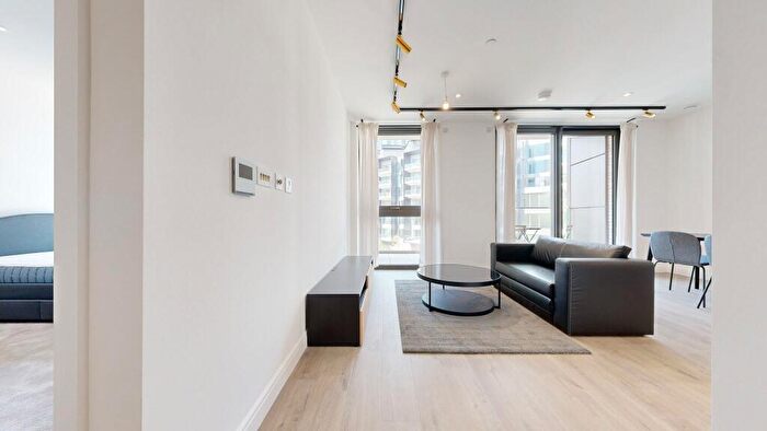 1 Bedroom Flat To Rent In Siena House, City Rd, London, EC1V