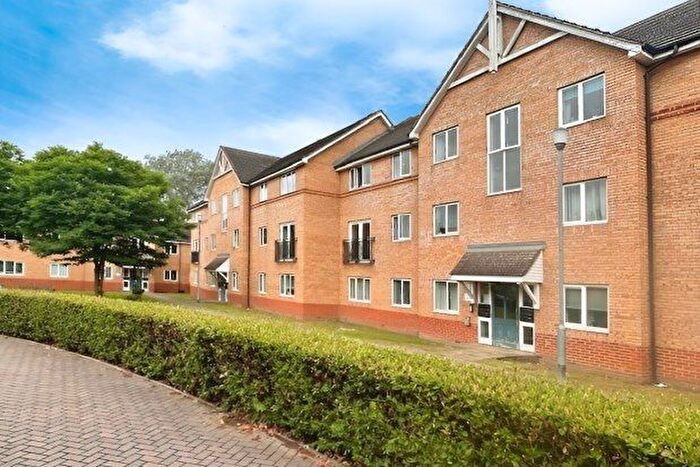 2 Bedroom Flat To Rent In Woodlands Close, Guildford, GU1