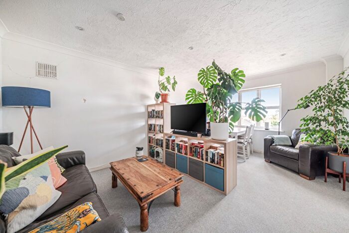 1 Bedroom Flat For Sale In Peregrine Court, Streatham, London, SW16