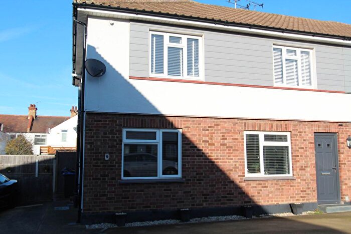 2 Bedroom Semi Detached House To Rent In Plas Newydd Close, Southend On Sea, SS1