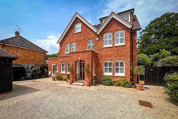 4 Bedroom Detached House For Sale In Pondtail Road, Fleet, Hampshire, GU51