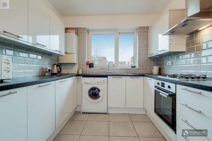 4 Bedroom Flat To Rent In Hooke House, Gernon Road, Mile End, London, E3
