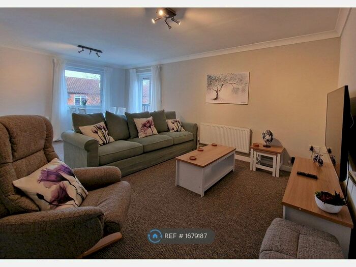 2 Bedroom Flat To Rent In Neath Hill, Milton Keynes, MK14