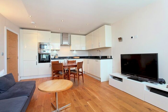 1 Bedroom Flat To Rent In William Street, Windsor, SL4