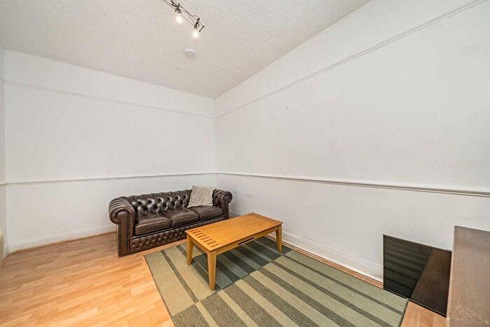 4 Bedroom Flat To Rent In The Pavement, Popes Lane, London, W5