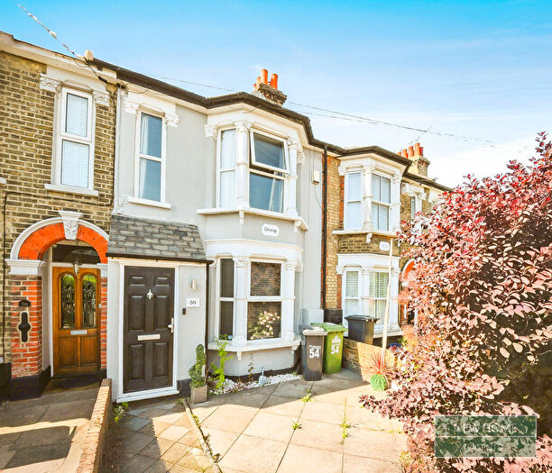 3 Bedroom Terraced House For Sale In Rye Road, Hoddesdon, EN11