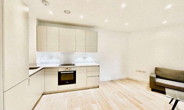 1 Bedroom Flat To Rent In Saffron Central Square, Pinnacle Apartments, CR0
