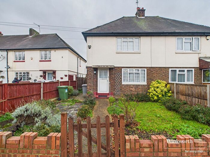 3 Bedroom Semi Detached House For Sale In Birchen Grove, Kingsbury, London, NW9