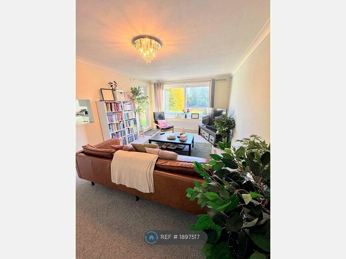 2 Bedroom Flat To Rent In Strawberry Vale, Twickenham, TW1
