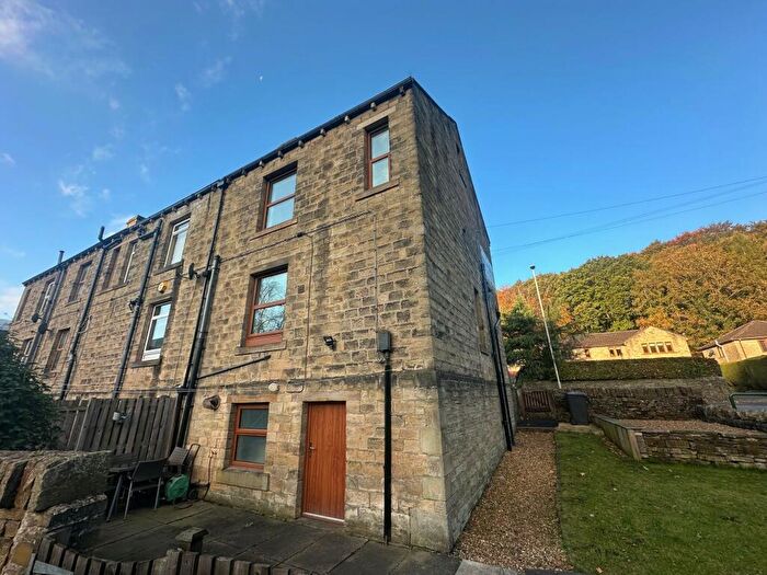 3 Bedroom House To Rent In Huddersfield Road, Thongsbridge, Holmfirth, HD9