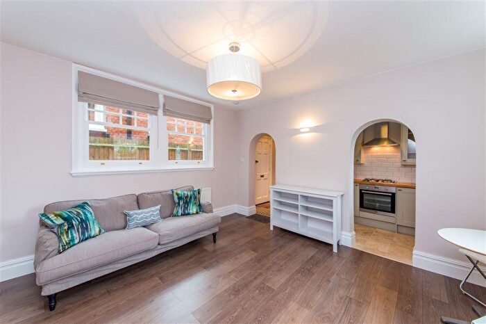 1 Bedroom Flat To Rent In Ferncroft Avenue, Hampstead, NW3