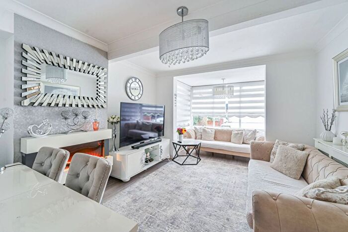 3 Bedroom End Terrace House For Sale In Boundfield Road, Catford, London, SE6