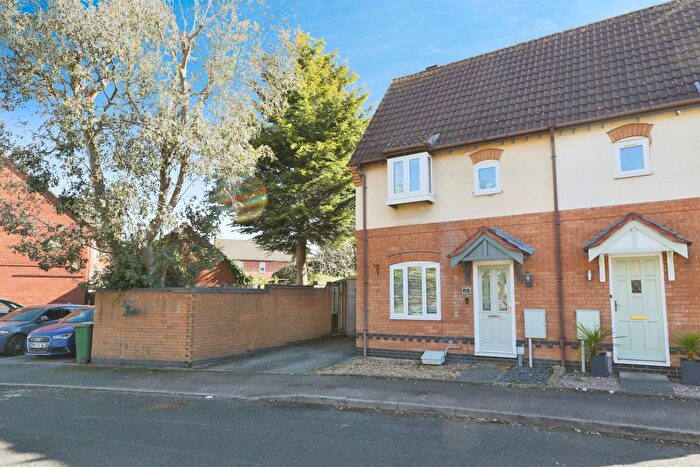 1 Bedroom End Of Terrace House For Sale In Camberwell Drive, Worcester, WR5