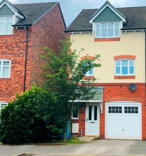 3 Bedroom Town House To Rent In Bracken Way, Harworth, Doncaster, DN11