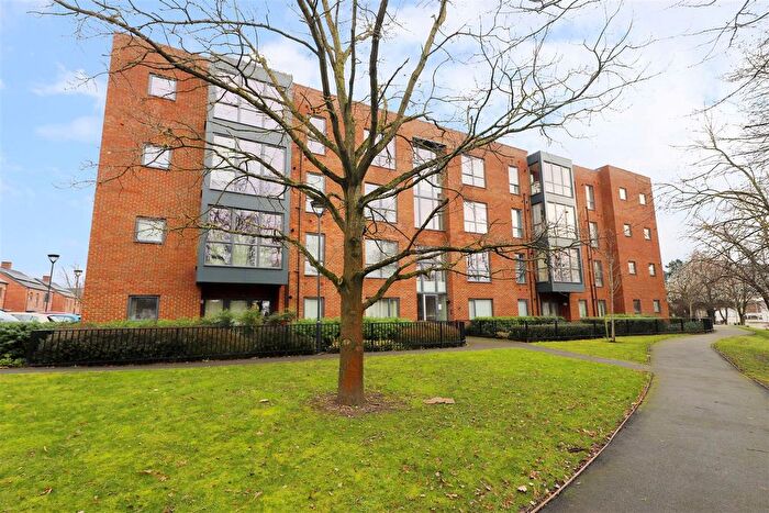1 Bedroom Flat To Rent In Blenheim House, St Andrews Park, Uxbridge, UB10