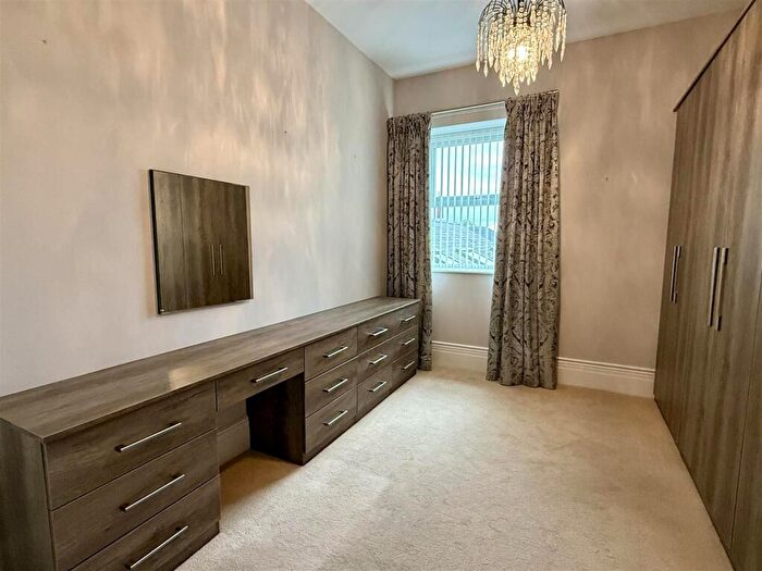 2 Bedroom Apartment To Rent In Grassdale Park., Brough, HU15
