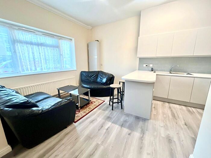 2 Bedroom Flat To Rent In Bournemouth Road, Poole, BH14